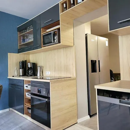 Apartment Ausgestattetes Drei Mit Grosser Sonnenterrasse *