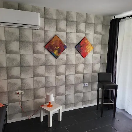Apartment Ausgestattetes Drei Mit Grosser Sonnenterrasse *