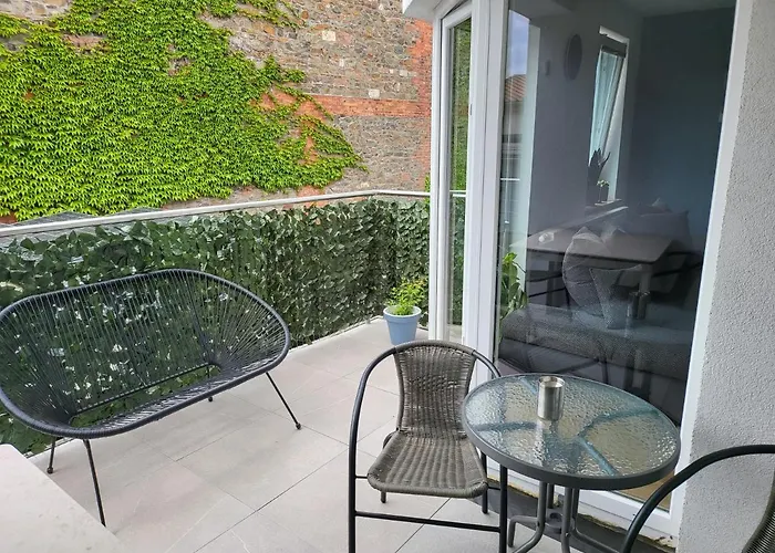 Lägenhet Ausgestattetes Drei Mit Grosser Sonnenterrasse